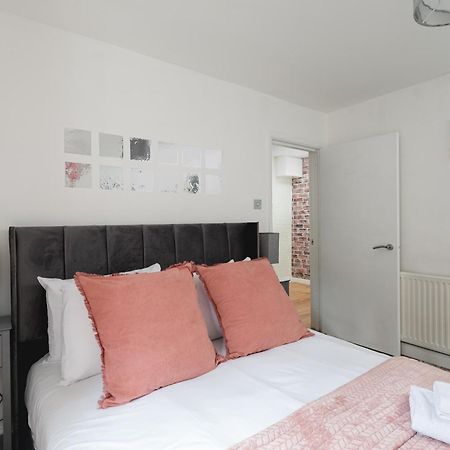 Appartamento Spacious Apt With Garden In Central Londra Esterno foto